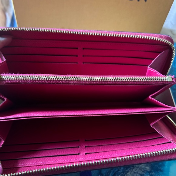 Limited Edition Louis Vuitton Epi Bunny - Picture 4 of 11